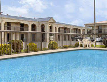 Super 8 By Wyndham Athens Μοτέλ Εξωτερικό φωτογραφία